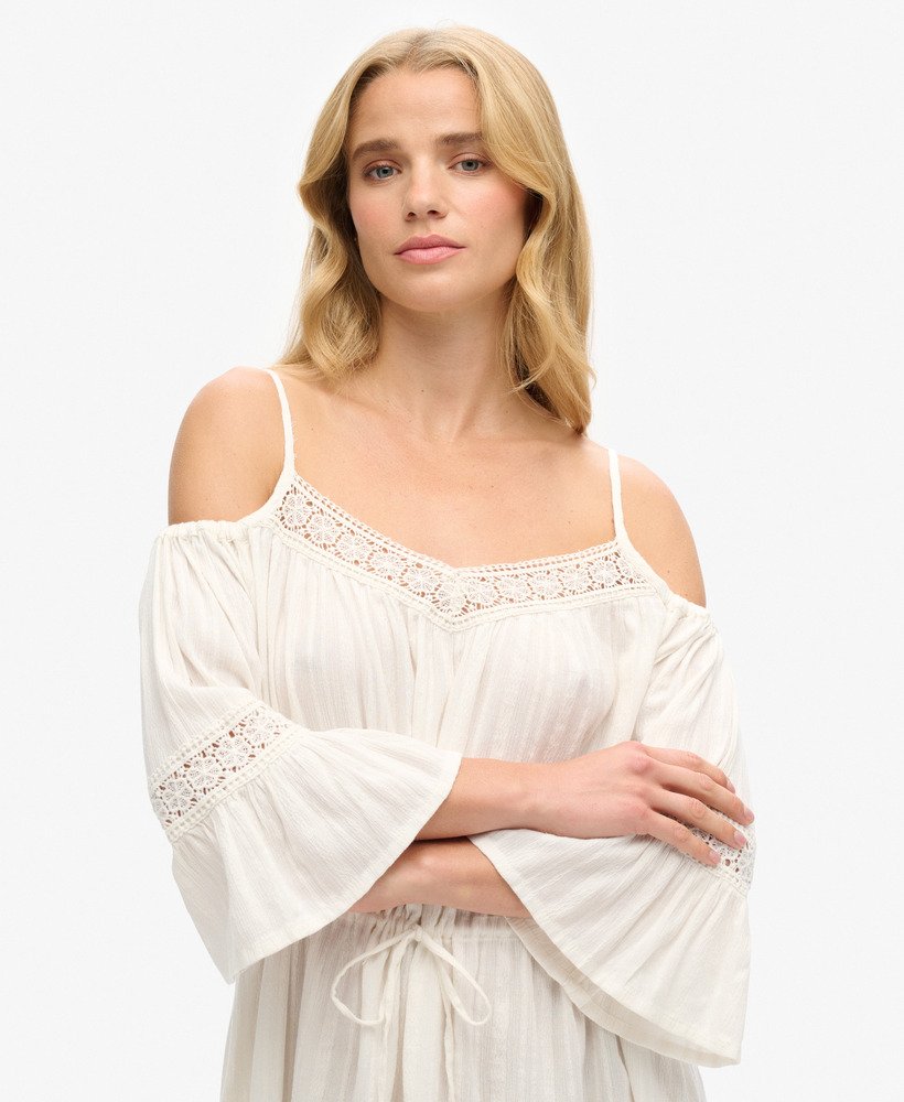 sukienka mini z odkrytymi ramionami w kolorze off white