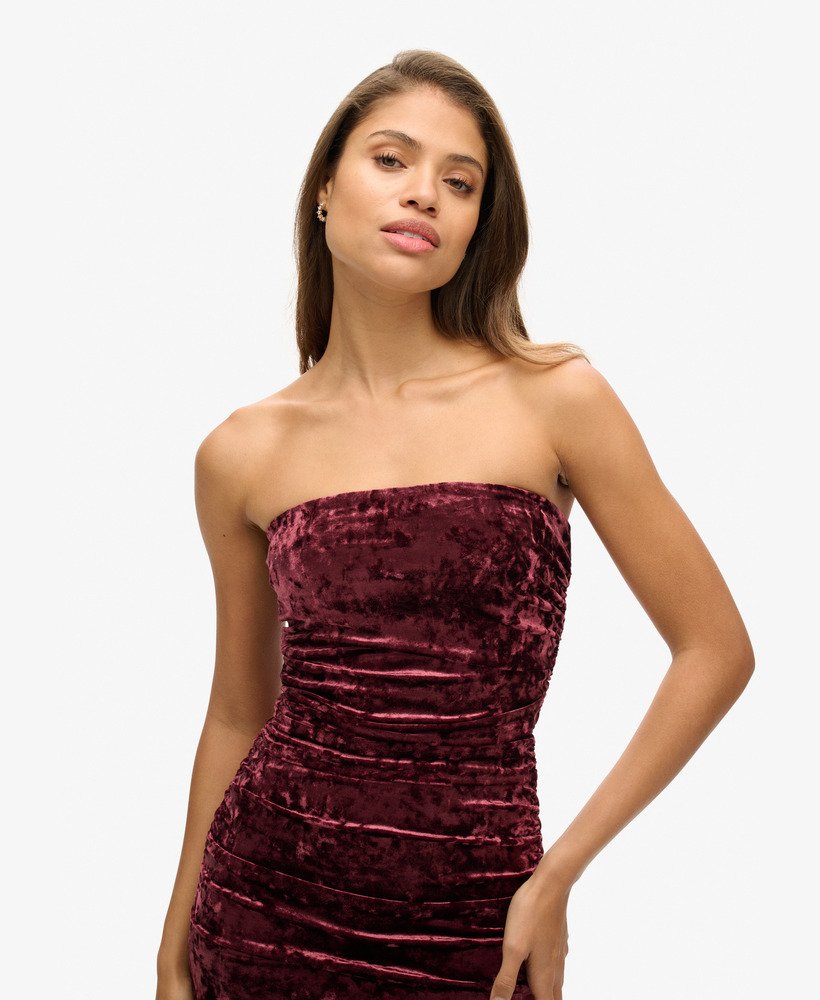 aksamitna sukienka mini typu bandeau w kolorze bordowym crush