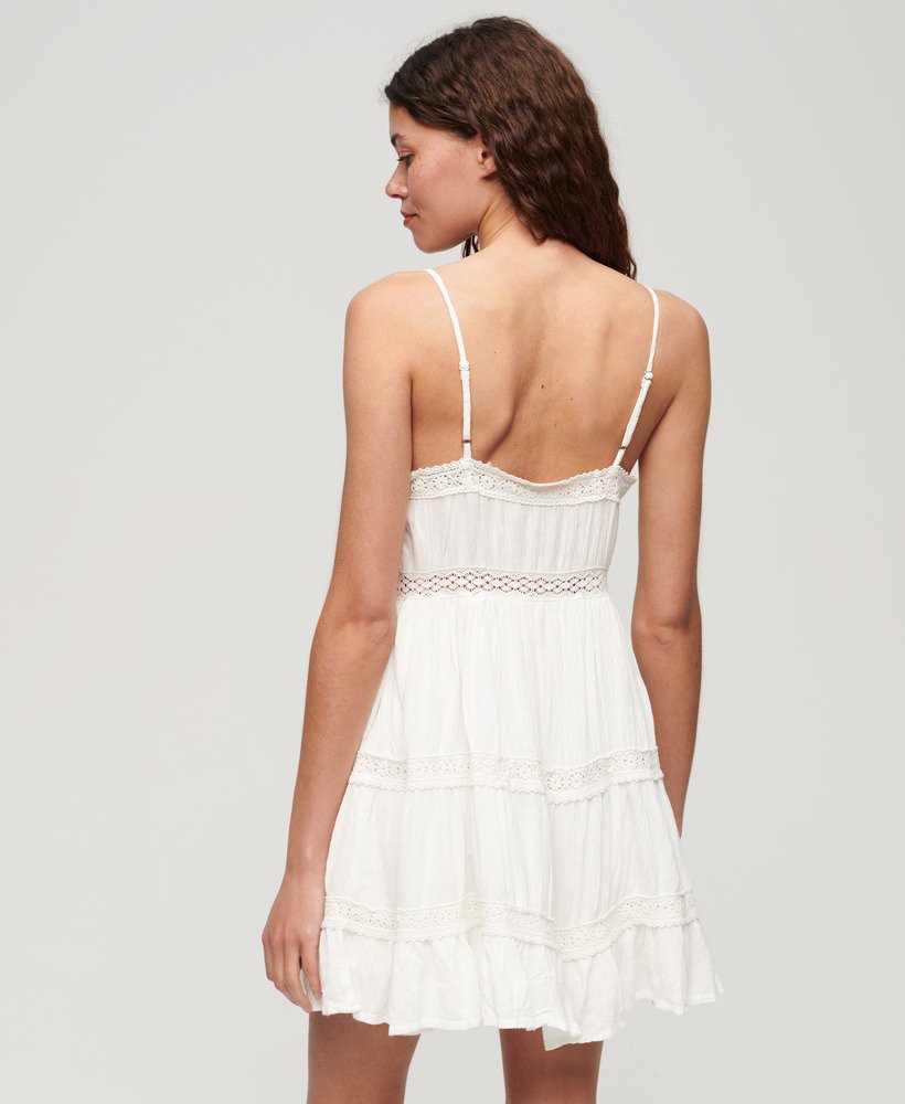 sukienka alana z koronkowym wykończeniem na ramiączkach w kolorze off white