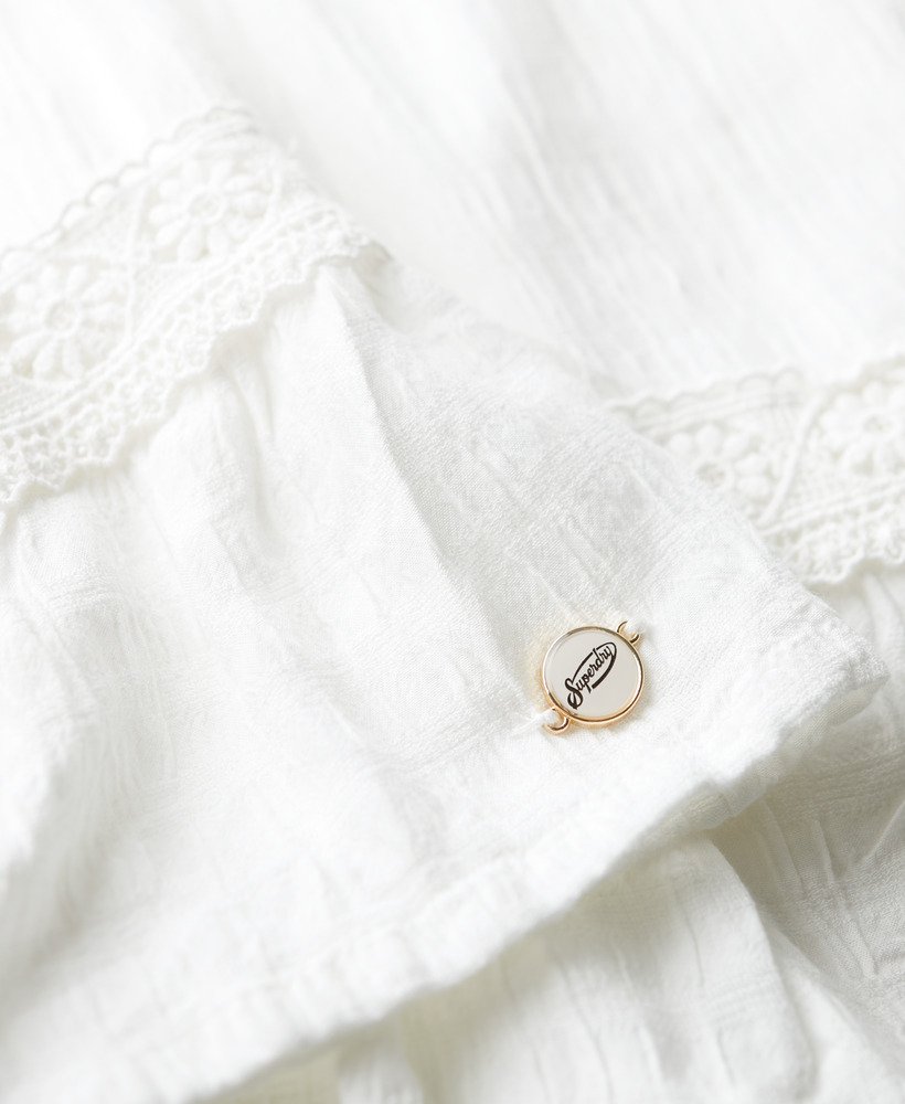 sukienka alana z koronkowym wykończeniem na ramiączkach w kolorze off white