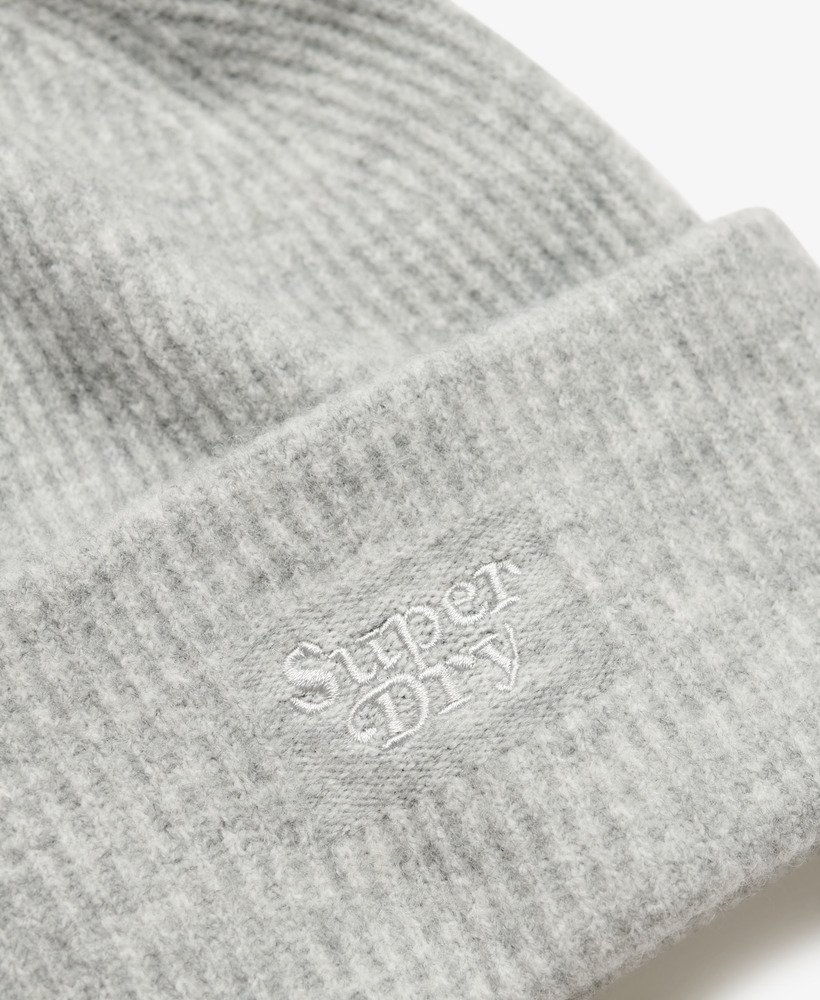 miękka czapka beanie z dzianiny ściągaczowej w kolorze kredowo-szarym