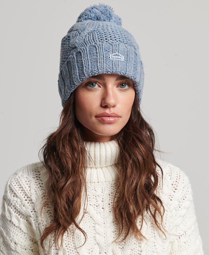 czapka z dzianiny kablowej bobble beanie w kolorze miękkiego niebieskiego tweedu