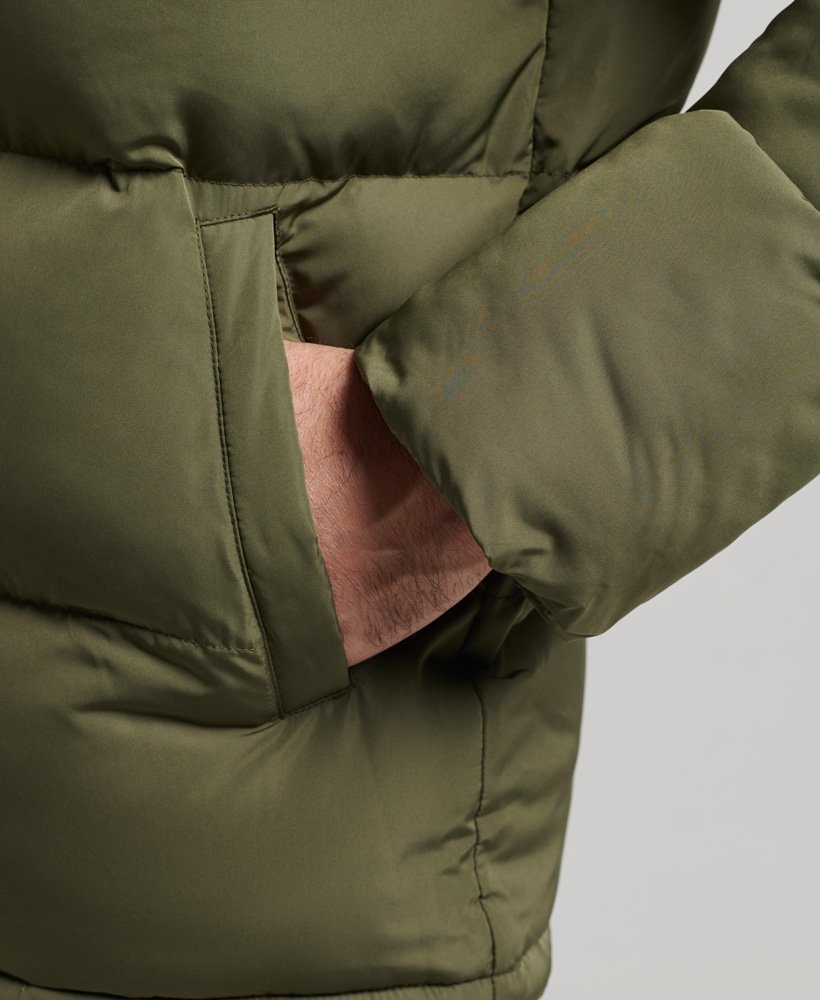 krótki płaszcz puchowy w kolorze spranego khaki