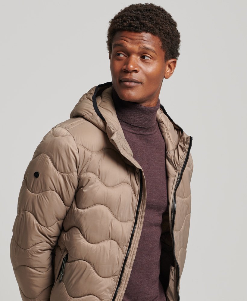 lekka ocieplana kurtka z kapturem w kolorze fossil brown