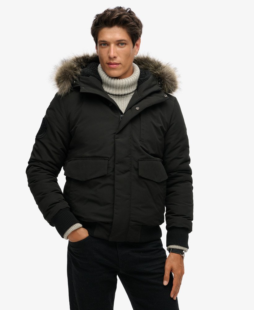 kurtka typu bomber z kapturem everest puffer w kolorze jet black