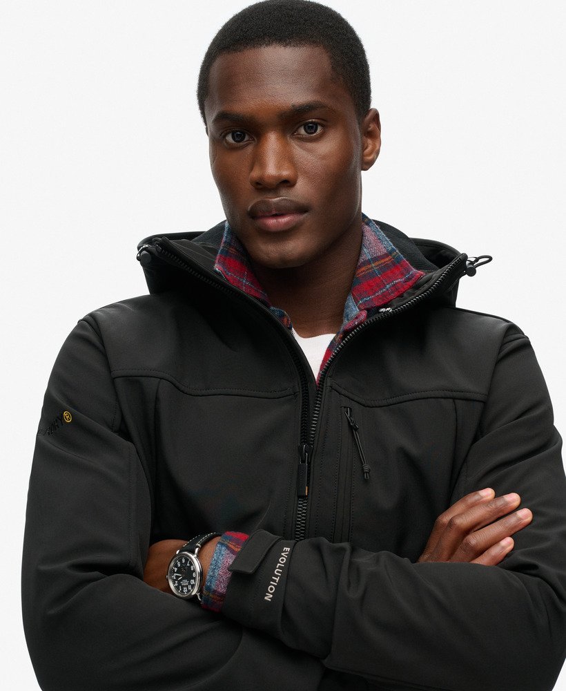 kurtka trekker z kapturem soft shell w kolorze czarnym