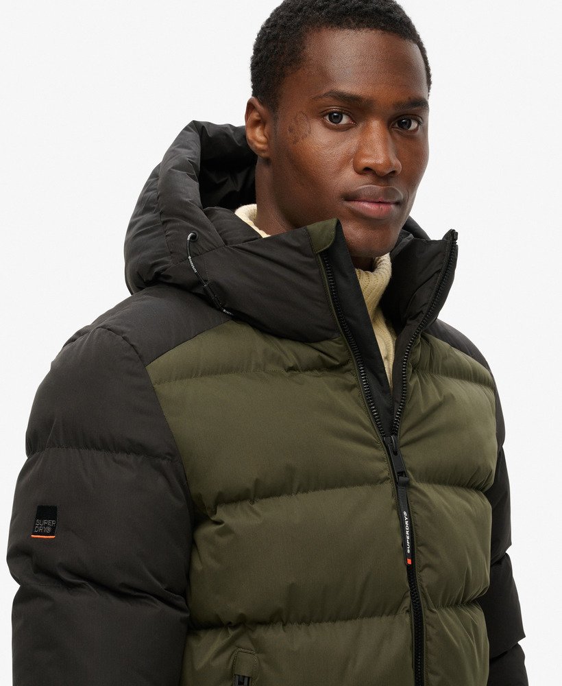 kurtka puchowa hood color block sport w kolorze czarnym