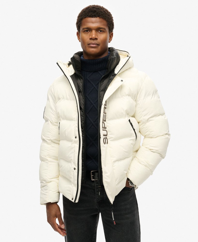 kurtka pikowana z kapturem city graphic w kolorze off white