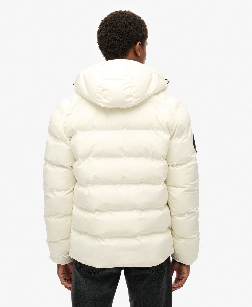 kurtka pikowana z kapturem city graphic w kolorze off white