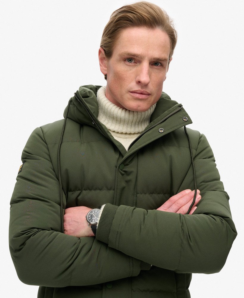 kurtka puchowa everest short z kapturem w kolorze zieleŃ wojskowa