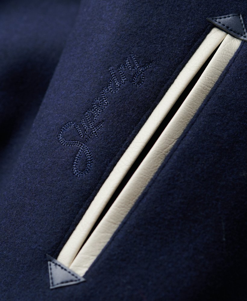 kurtka bomberka varsity chain stitch w kolorze atlantic navy