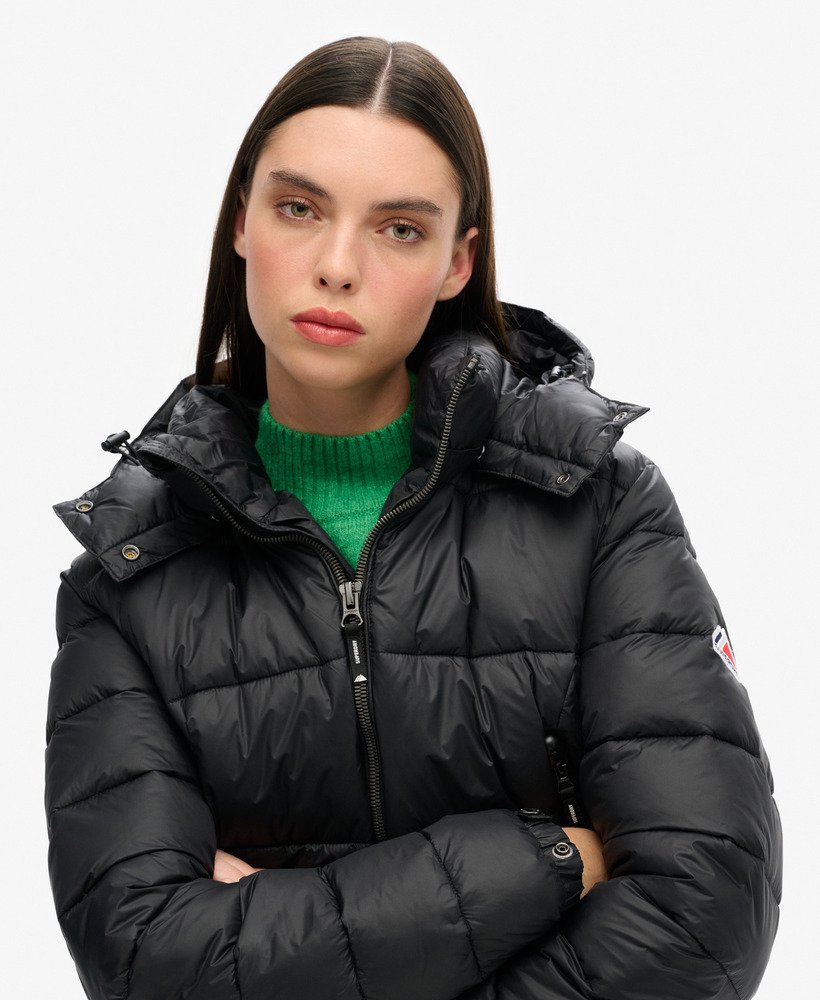 kurtka fuji cropped hooded w kolorze czarnym