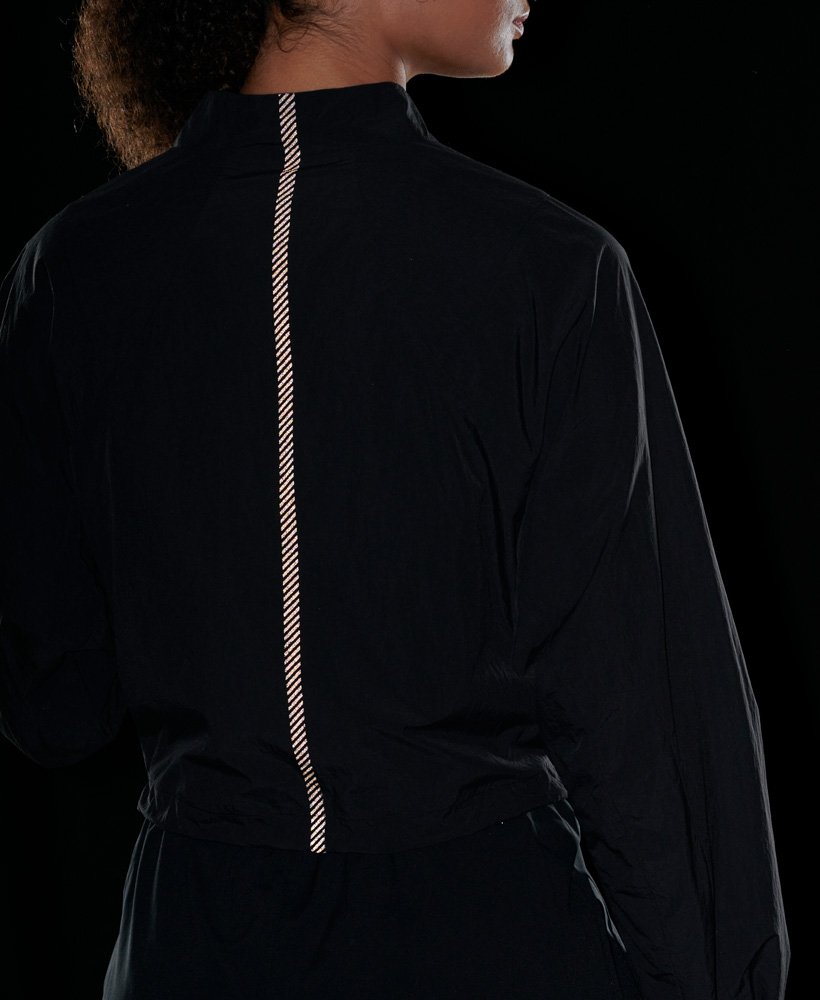 kurtka run cropped weatherproof w kolorze czarnym