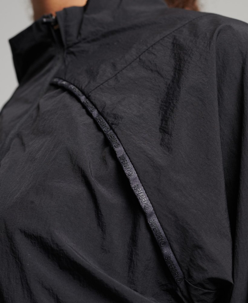 kurtka run cropped weatherproof w kolorze czarnym