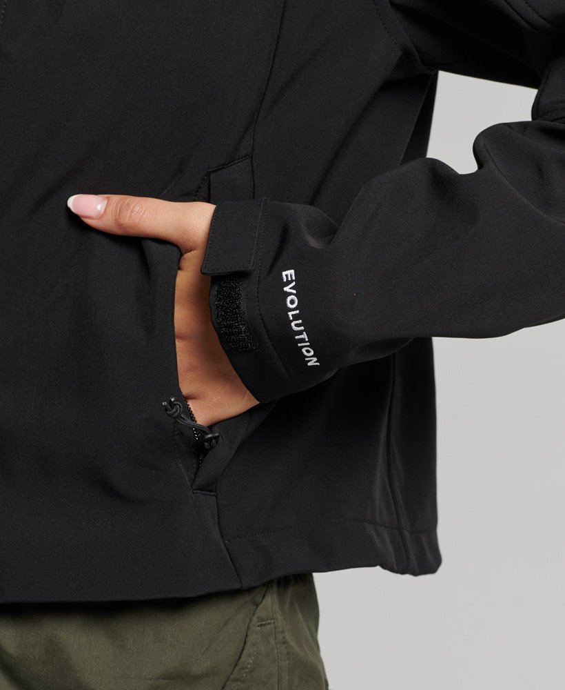 kurtka softshell z kapturem code trekker w kolorze czarnym