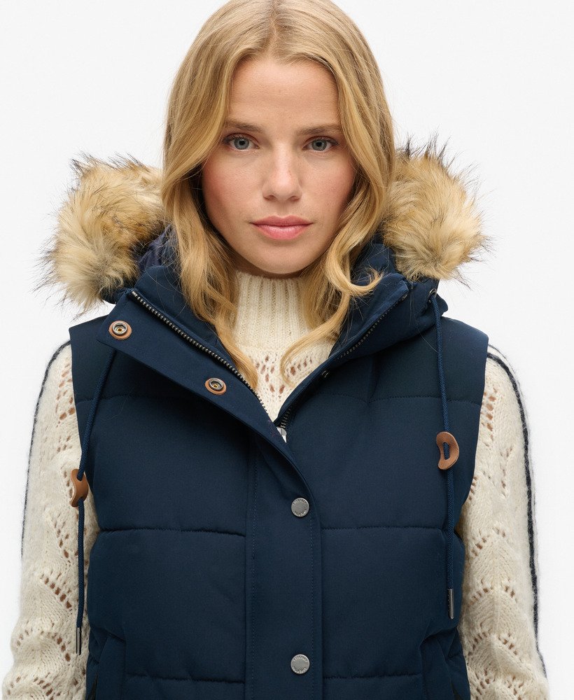 kamizelka puchowa everest faux fur puffer w kolorze nordic chrome navy