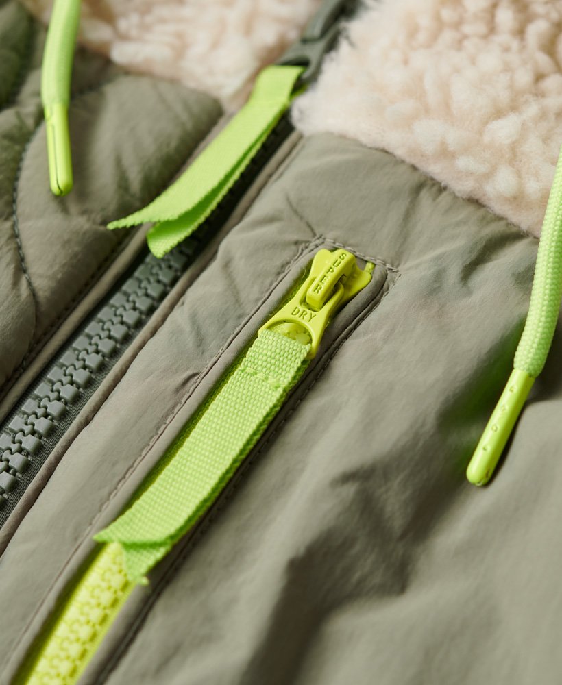 hybrydowy pikowany płaszcz teddy w kolorze vintage khaki