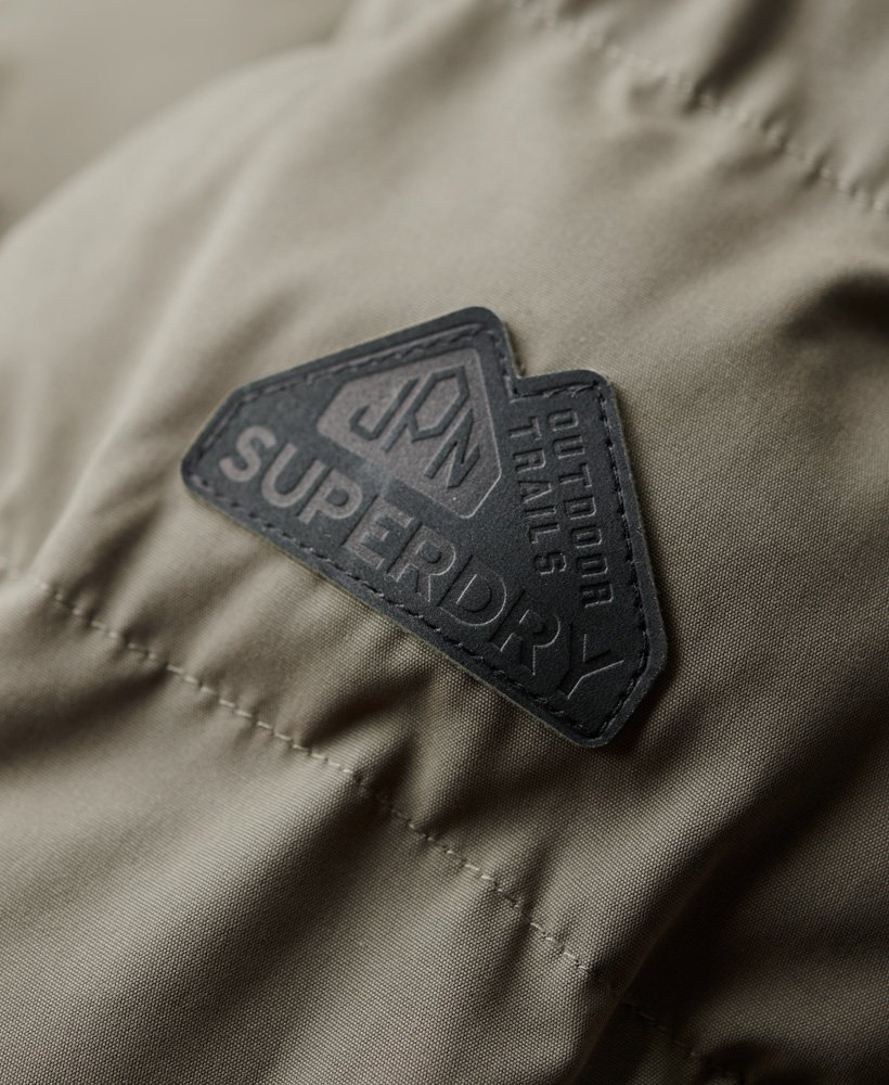 długa parka z kapturem ze sztucznego futra w kolorze ciemnego khaki