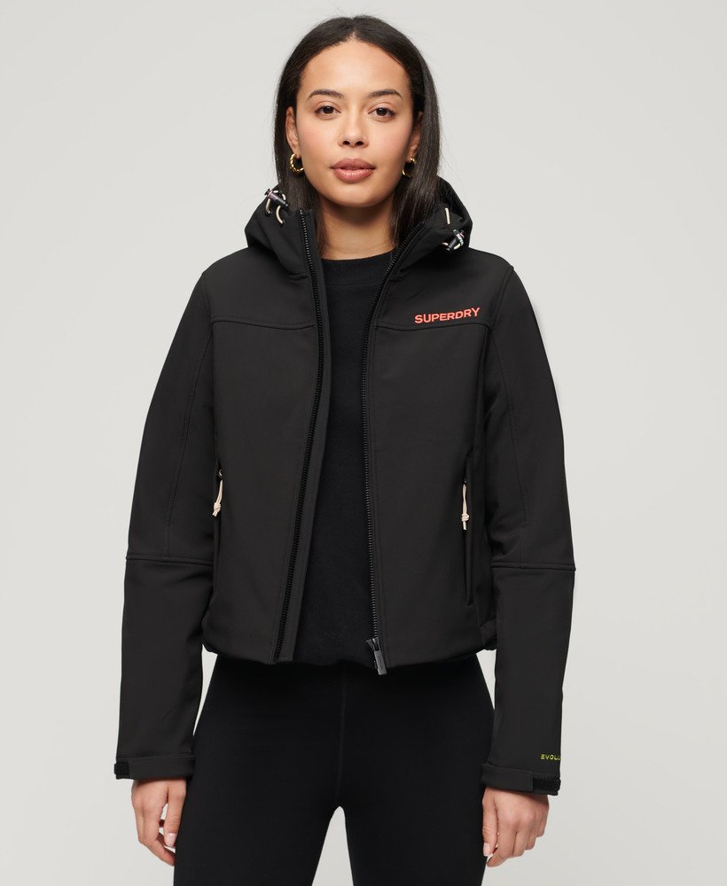 kurtka trekker z kapturem soft shell w kolorze czarnym