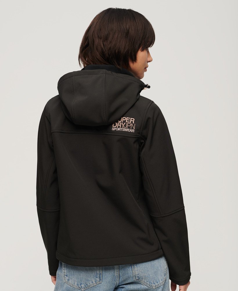 kurtka typu softshell z kapturem w kolorze czarnym