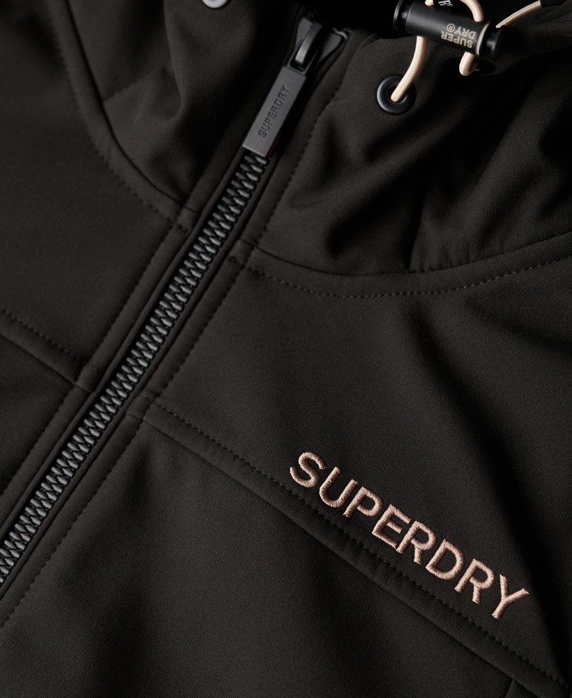 kurtka typu softshell z kapturem w kolorze czarnym