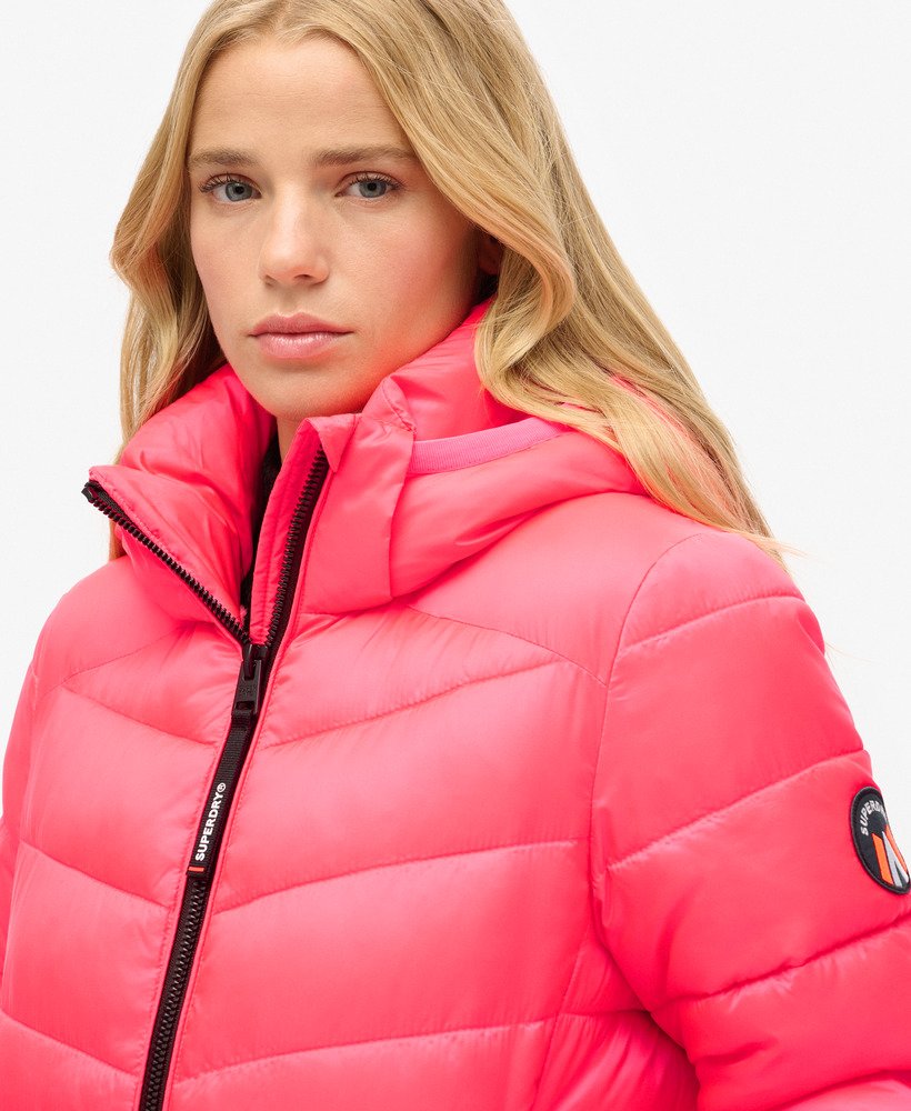 kurtka pikowana fuji z kapturem w kolorze hyper fire pink