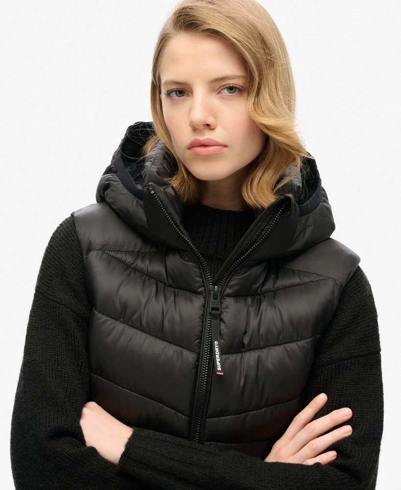 kamizelka z kapturem fuji quilt pikowana w kolorze czarnym