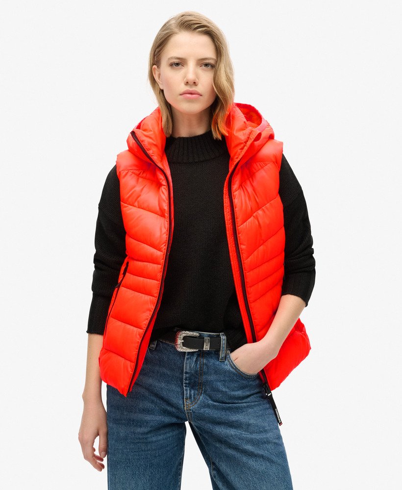 kamizelka z kapturem i pikowaniem fuji quilt w kolorze koralu wulkanicznego