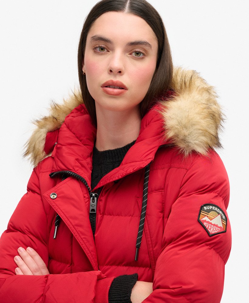 puchowy płaszcz everest mid faux fur w kolorze barndoor red