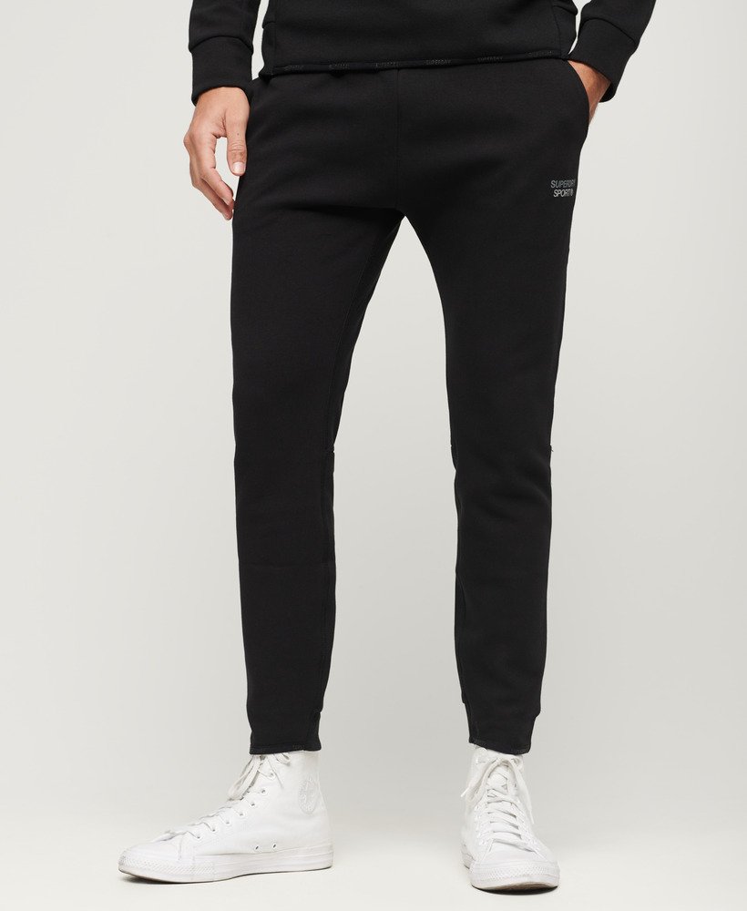 spodnie dresowe sport tech tapered w kolorze czarnym