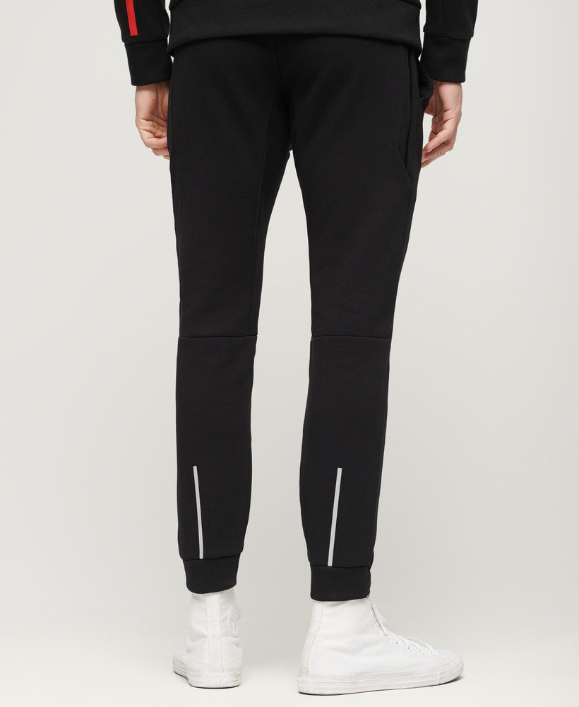 spodnie dresowe sport tech tapered w kolorze czarnym