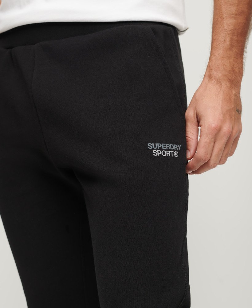 spodnie dresowe sport tech tapered w kolorze czarnym