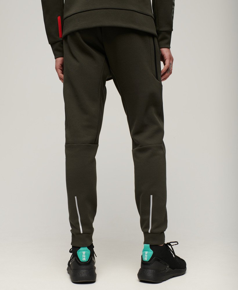 spodnie dresowe sport tech tapered w kolorze army khaki