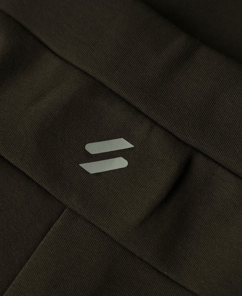 spodnie dresowe sport tech tapered w kolorze army khaki