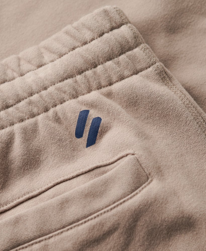 spodnie dresowe sportswear z logo zwężanym dołem w kolorze głębokiego beżu slub