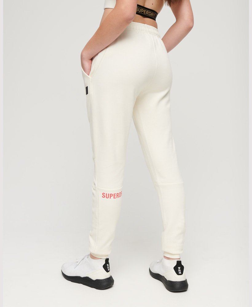 spodnie dresowe code tech slim joggers w kolorze ryżowym