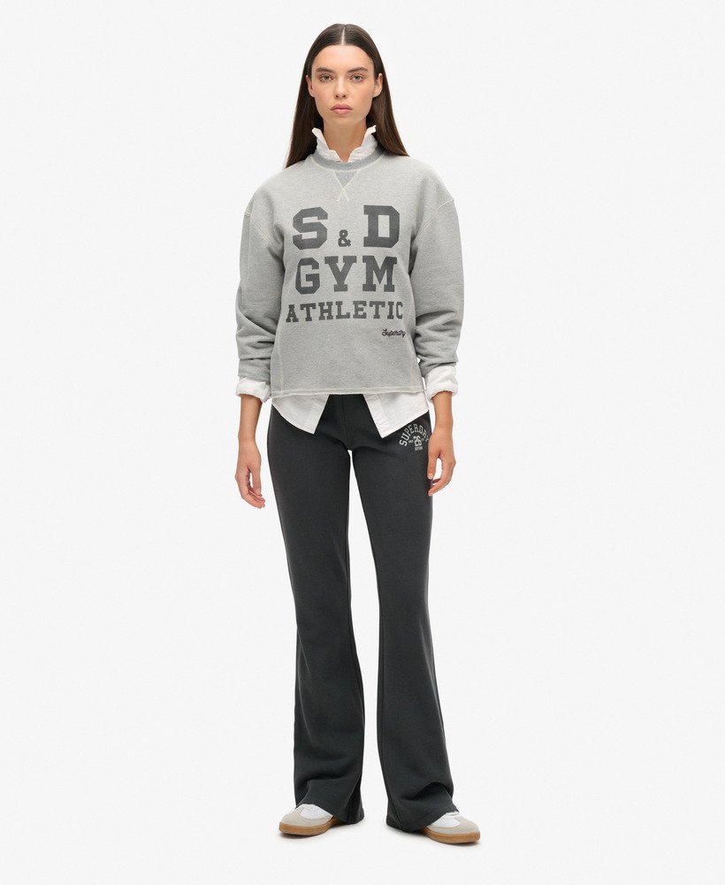 spodnie dresowe athletic essentials jersey flare joggers w kolorze czarnym