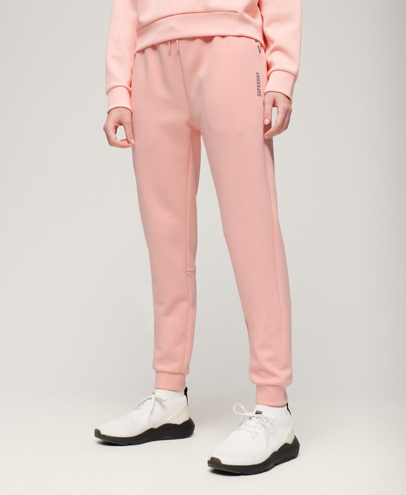 spodnie dresowe sports tech slim joggers w kolorze brzoskwiniowo-perłowym