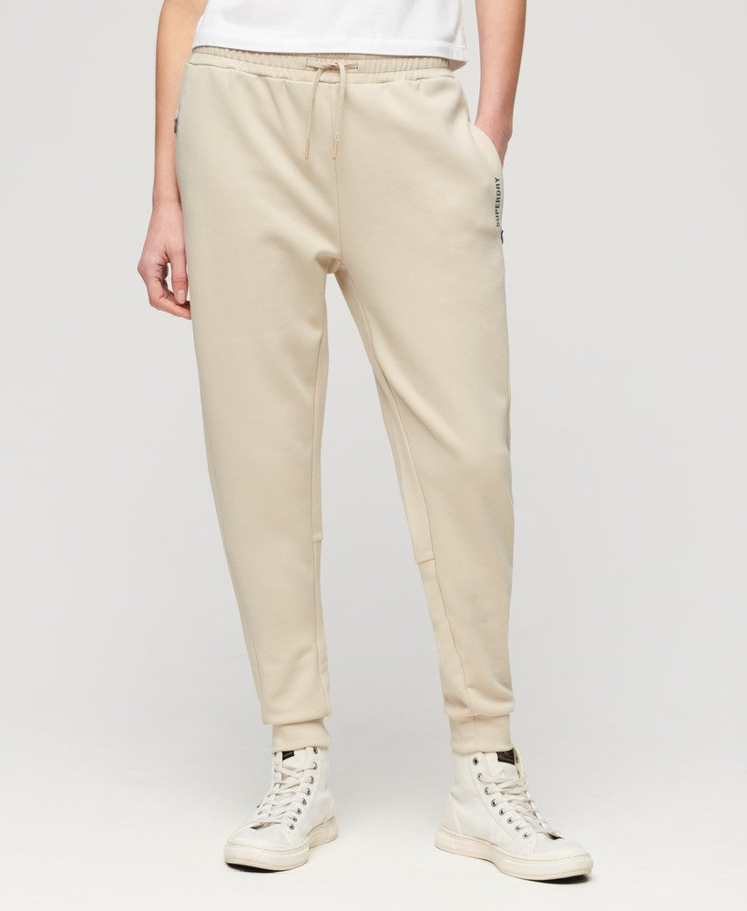spodnie dresowe sports tech slim joggers w kolorze pelikana w beżu