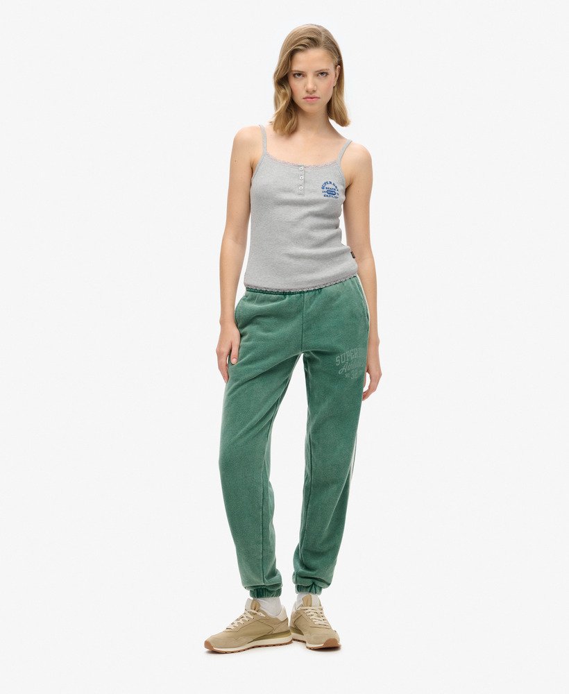 spodnie dresowe athletic essentials vintage side stripe w kolorze pine green