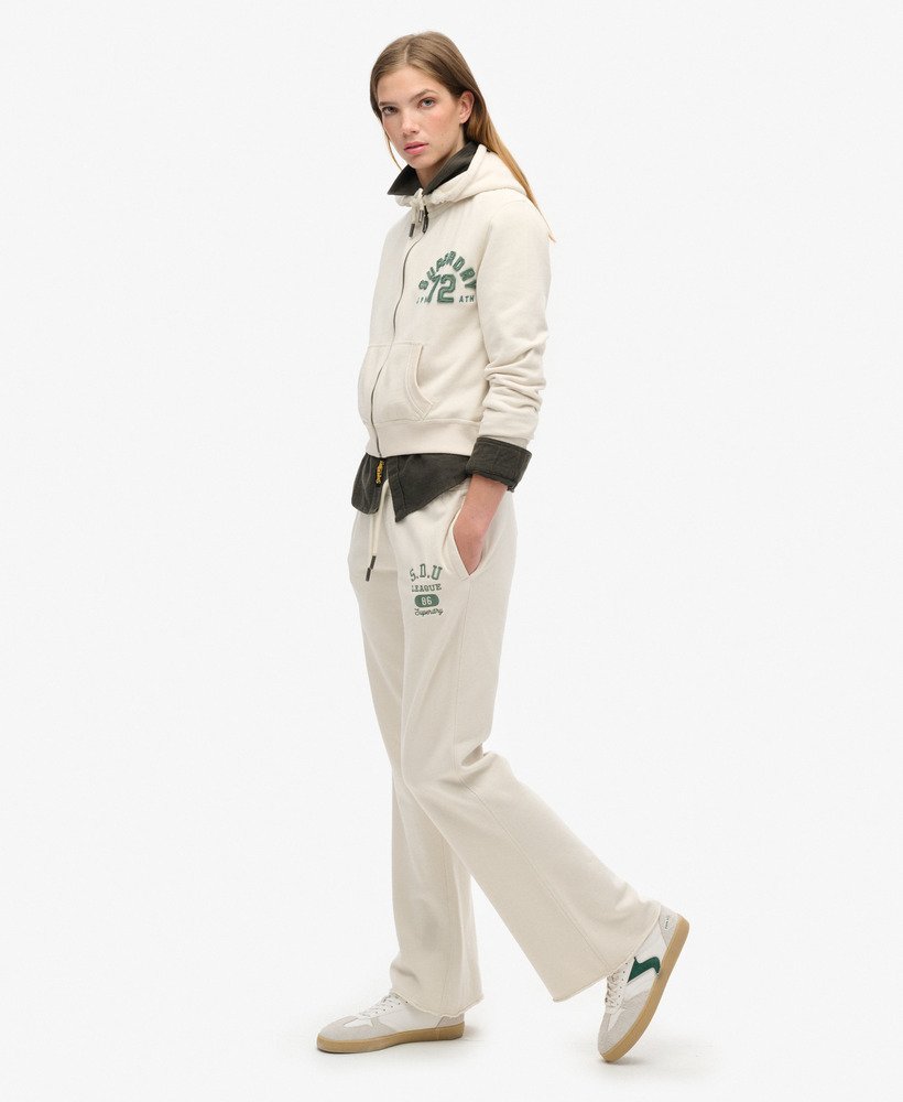 spodnie dresowe athletic essentials low rise flare w kolorze turtledove cream