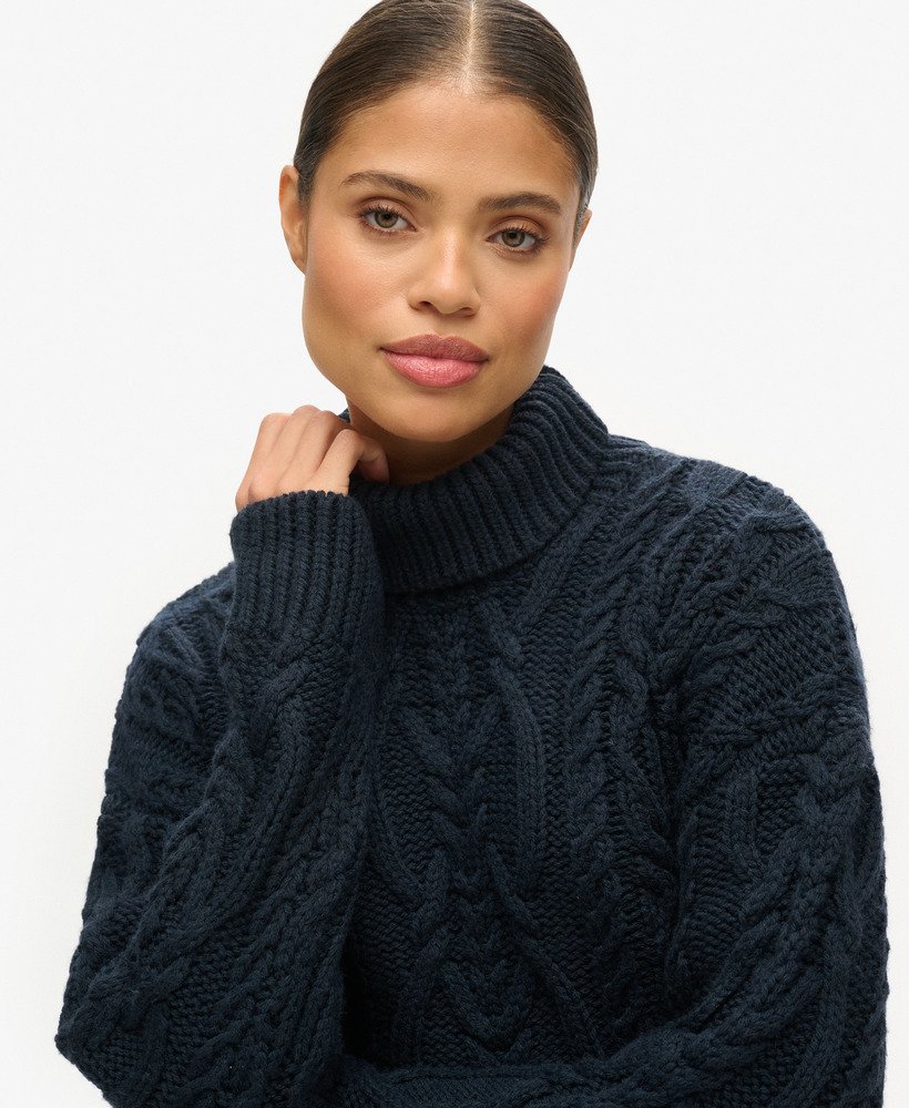 sweter z golfem z dzianiny kablowej w kolorze eclipse navy