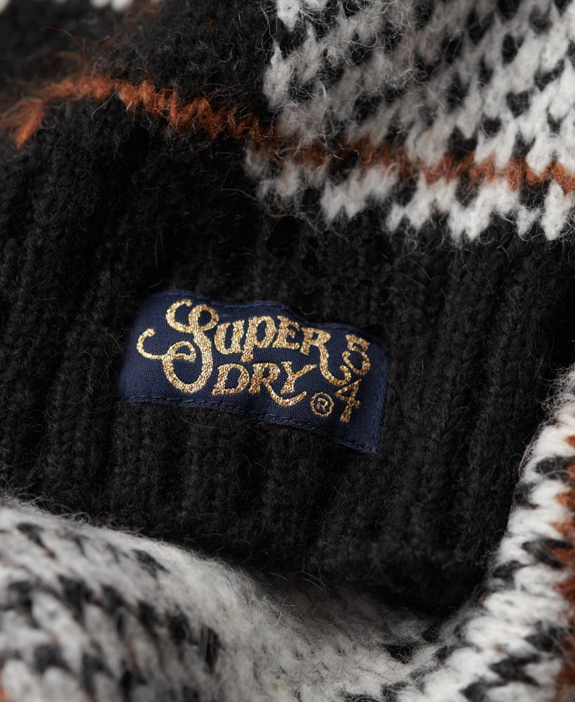 sweter z dzianiny w kratkę w pudełku