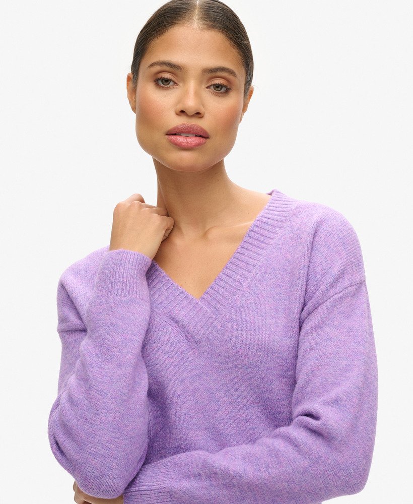 luźny sweter z dekoltem w serek w kolorze candy frost purple marl