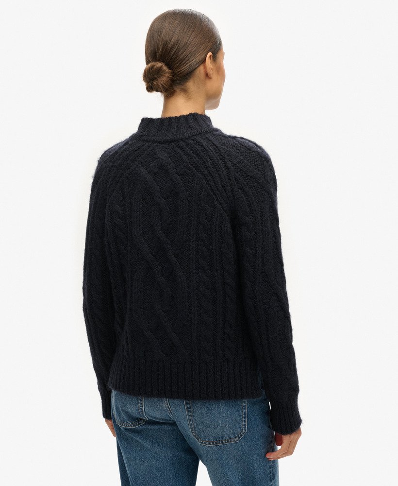 sweter z wysokim kołnierzem i splotem kablowym w kolorze eclipse navy