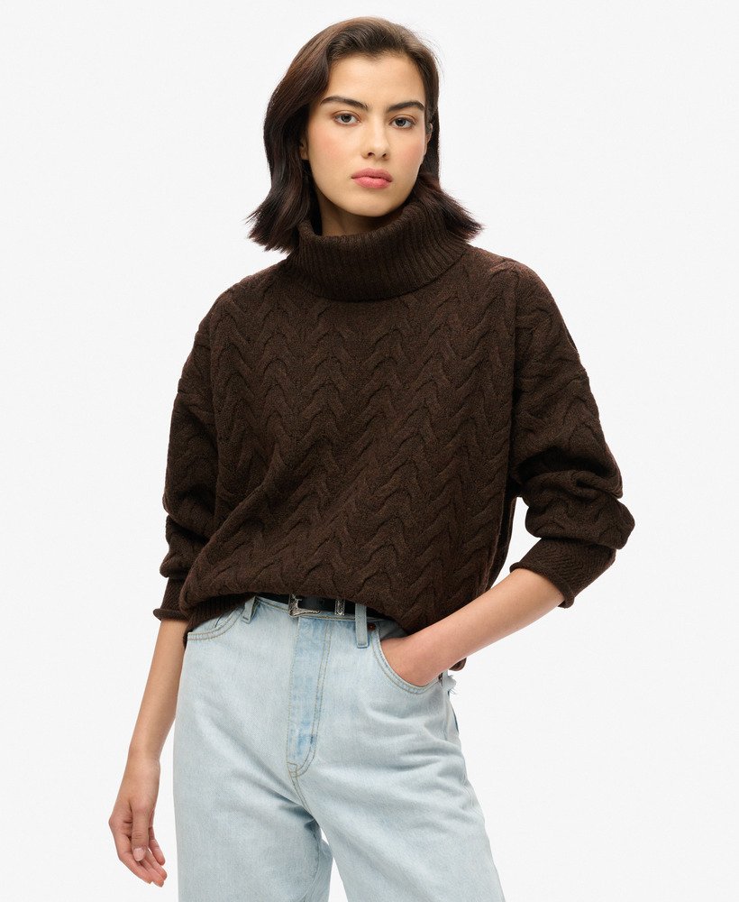 lekki sweter z golfem cable roll w kolorze ciemnobrązowym twist