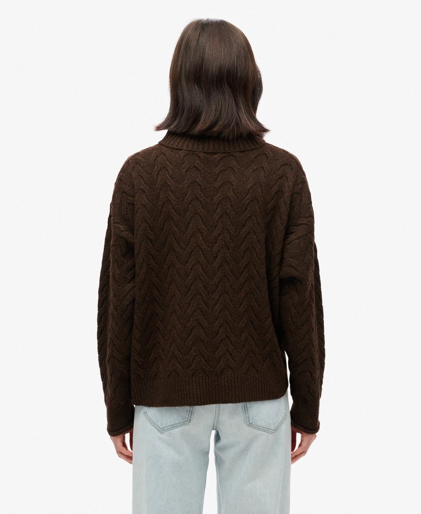 lekki sweter z golfem cable roll w kolorze ciemnobrązowym twist