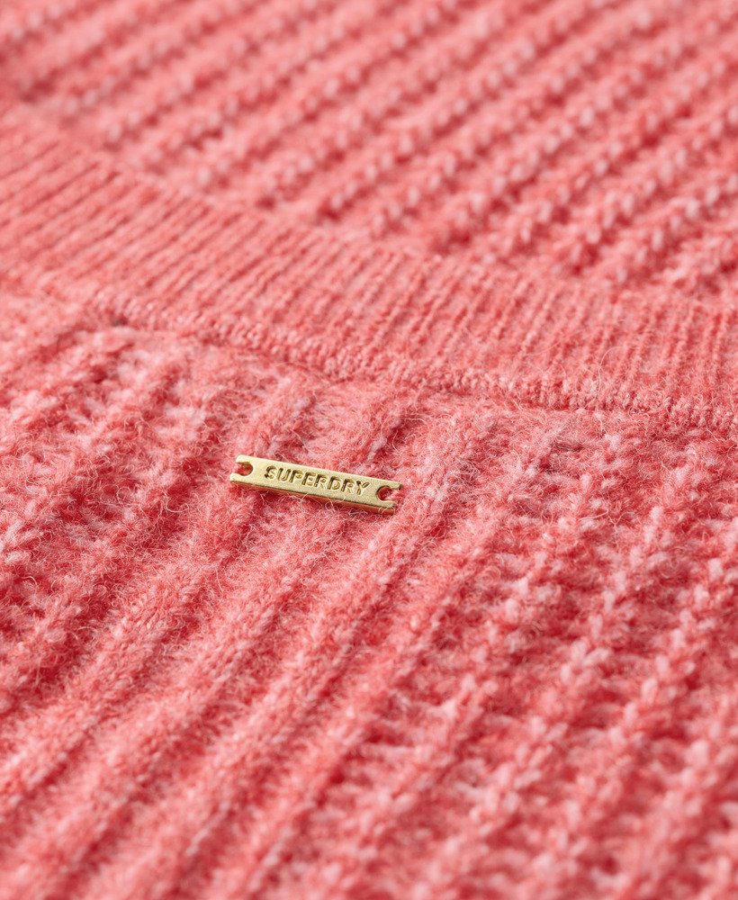 sweter z okrągłym dekoltem w kolorze koralowo-czerwonym twist