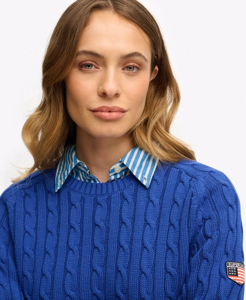 Luźny sweter z warkoczowym splotem