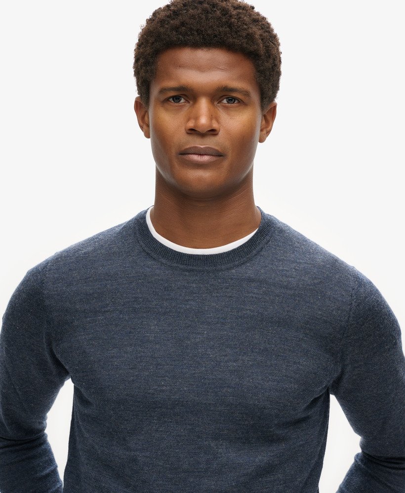 sweter z wełny merino z okrągłym dekoltem w kolorze regal navy